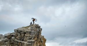 Des images de VTT hallucinantes dans les Dolomites 